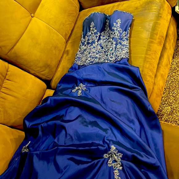 Blue prom dress. Size 2 - Picture 1 of 4